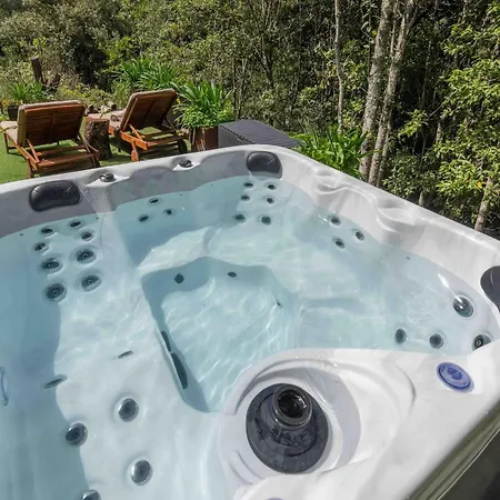 Ferienhaus Unique Cave House With Jacuzzi In *