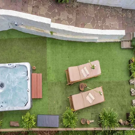 Ferienhaus Unique Cave House With Jacuzzi In